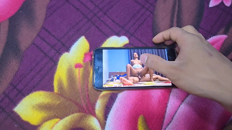 Shashi X: Hermosa Hermanastra Viendo Porno Y La Folló