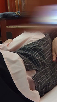 Office Lady Gets Horny in the Middle of the Day and Begs for a Dick. She Gets Excited When Her Pantyhose Is Torn and Inserted