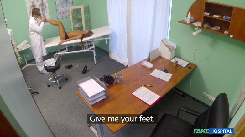 Fake Hospital: Fałszywy szpital - gorąca młoda dupa mówiła do pełnego badania bierze...