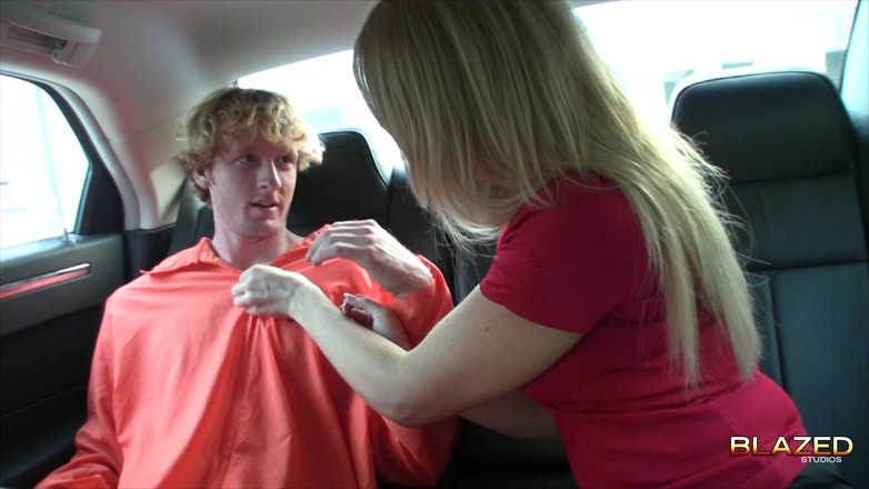 Blazed studios: Christina Skye - tù nhân bỏ trốn thổi kèn