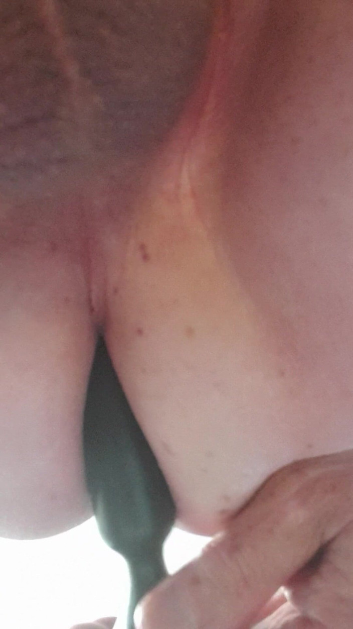 Redhairy4u: Šukání zadku s hračkou, malá masturbace penisu
