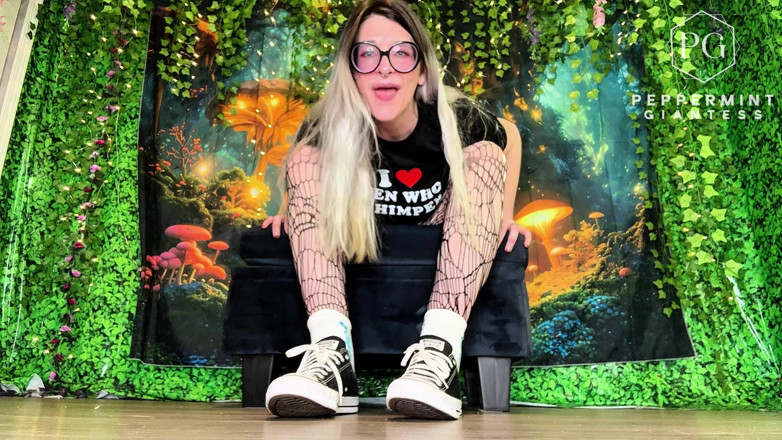 Peppermint Giantess: 67 giantess school bully engana nerd para adorar meu tamanho...