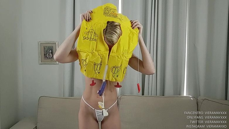 VieraMayXXX: Gilet de sauvetage gonflable en bikini
