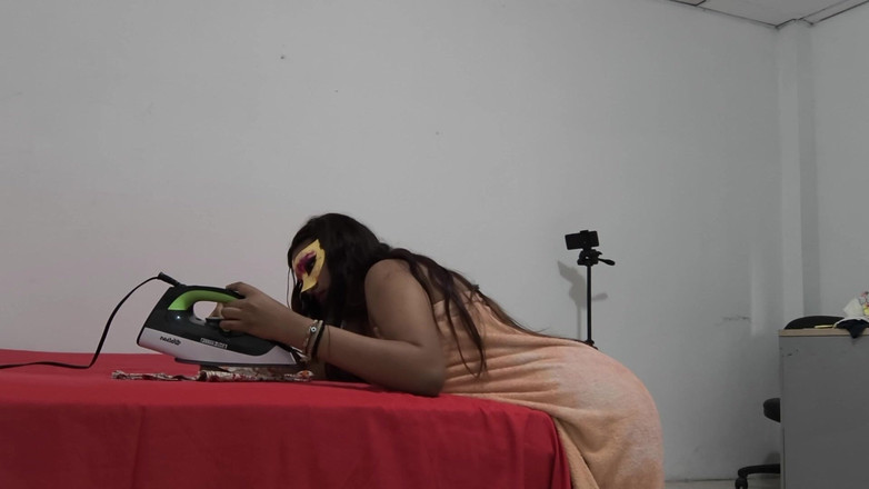 NEGRITA SEXY: Aku perbaiki seragamku dengan cara yang sensual sebelum pergi ke...