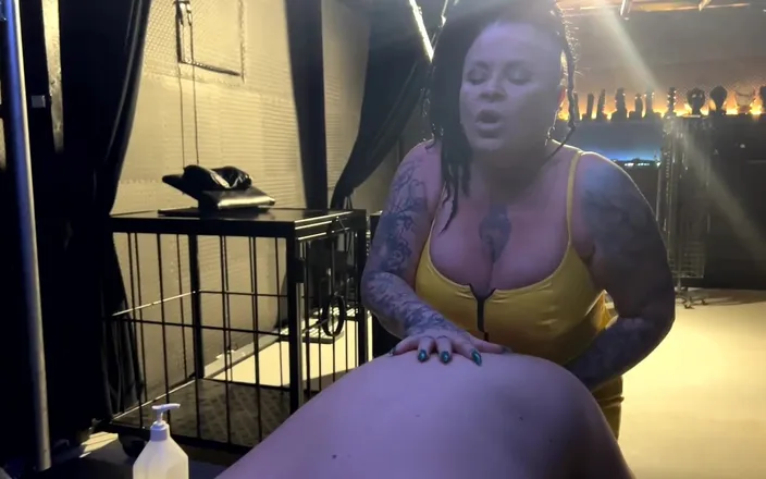 Domina Dark: Bad Mommy Pegging Slave