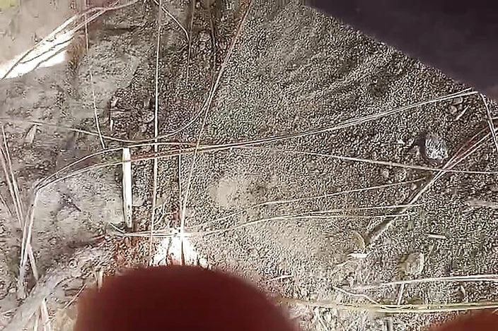 Gangbang straight: Làm tình bằng chân với con cặc nhỏ dễ thương đi...