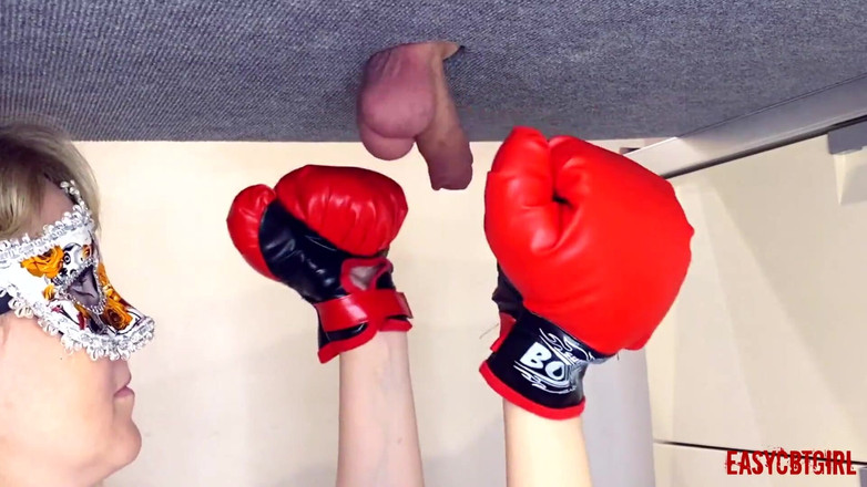 AnnyCandyPainboy: Sahibe köle boks yapıyor easycbtgirl
