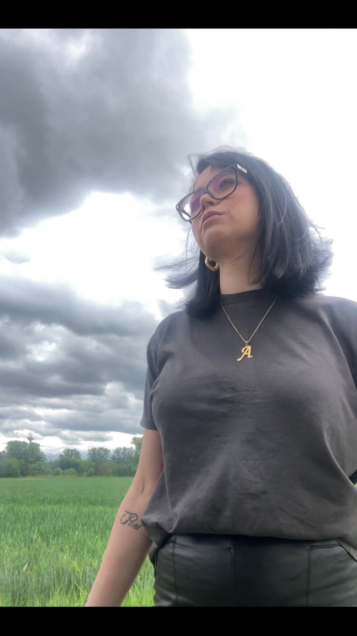 Shione Cooper: Palenie przed strzelaniem w mojej furgonetce na zewnątrz 