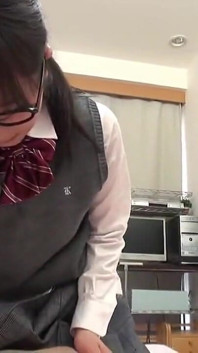 Beauties Who Look Great in Uniforms. 1