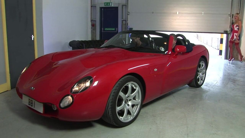 Ride Me In The Car: Blonde Motor Babe really grind my gears