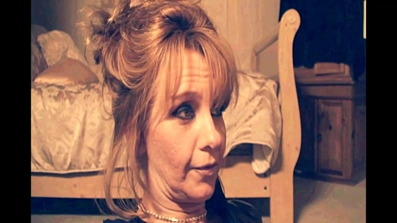 My Dirty Family: Orgasmes avec ceinture pour une lesbienne à la recherche d’émotions fortes