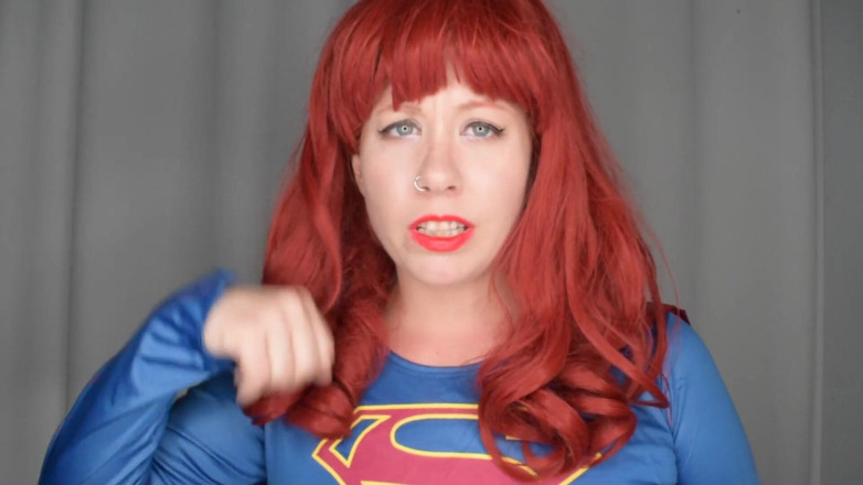 Deanna deadly: Zlá supergirl potřebuje tvou červenou rtěnku škádlit a JOI