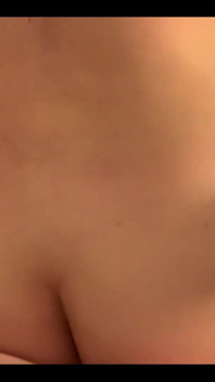 Mi sditalina il culo mentre mi siedo sulla tua faccia?