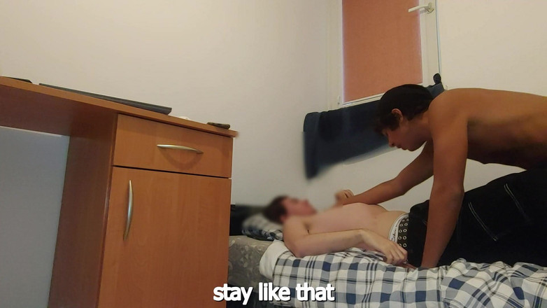 LeoTeenLatinos: Lo studente sloveno vuole del sesso gay prima dell'esame