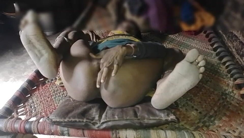 Deshi girl 9: Kto ochłodzi cipkę Village Bhabhi