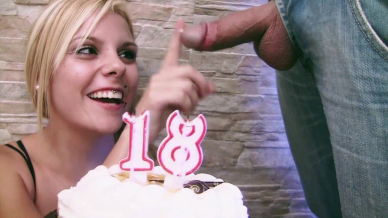 Lethal Teens: Teen bionda viene scopata al casting da un grosso cazzone