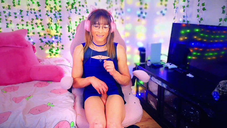 Bella Roar: Gadis trans imut yang super berotot