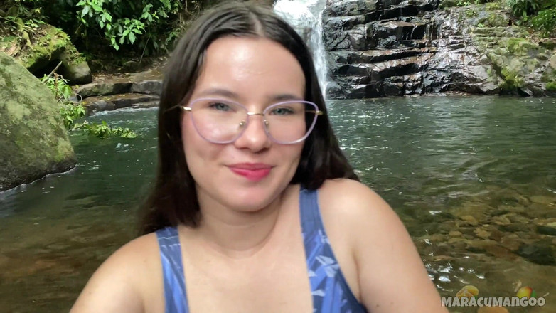 Maracumangoo: Rande na kouzelném a vzdáleném místě s dobrodruhem končí sexem...