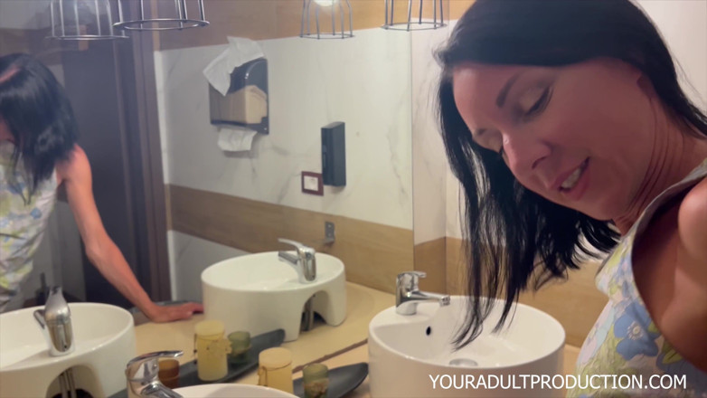 Linda Caprice: One-night-Stand, öffentliche toilette
