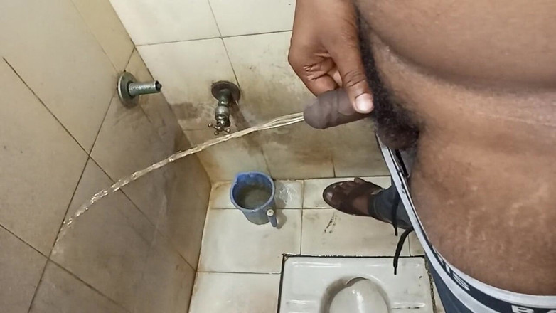 Sweet Indian cock: Il ragazzo moglie indiano desi piscia e succhia il buco...