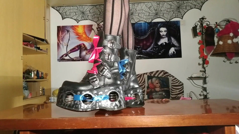 Beth Kinky: Marcher dans mes bottes ultra plates-formes - Beth Kinky
