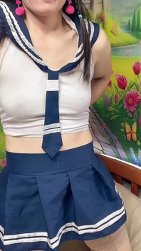 Hana comel mengongkek pantat memakai pakaian kolej