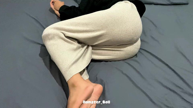 Hamster_Ball: 18+ Müslüman üvey kız kardeşimi odasında rahatsız ediyor
