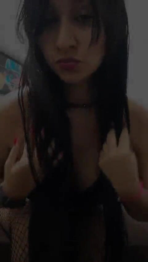 kaithsaumeth: Amatorskie - lubię mówić do ciebie brudne, ponieważ wiem, że ci się...