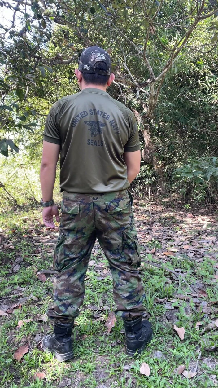 Hiroshi_cr: Cachonda Solider Thai se masturba y se corre en el...