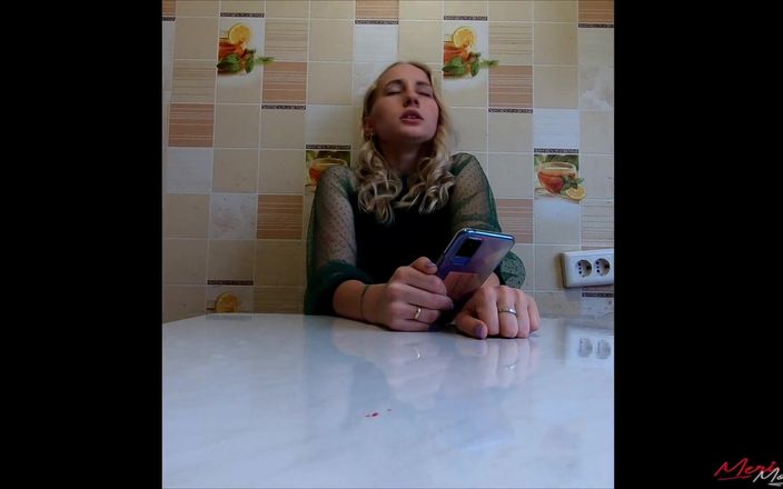 Meri-Mouse: Girl Reads Harry Potter While Sitting on Vibrator