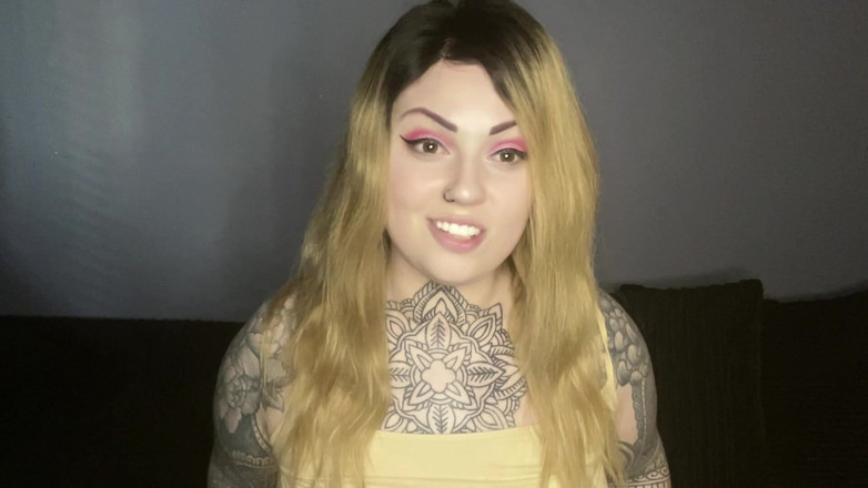 Miss Valentina: Un intimidateur prend ton déjeuner