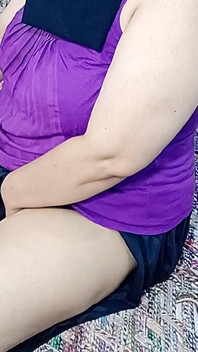 bare stan vaali mahila apne premi ka bara land lene ke lie ghar se baahar bhaagi lekin usne choot men chudaee aur oongli ki