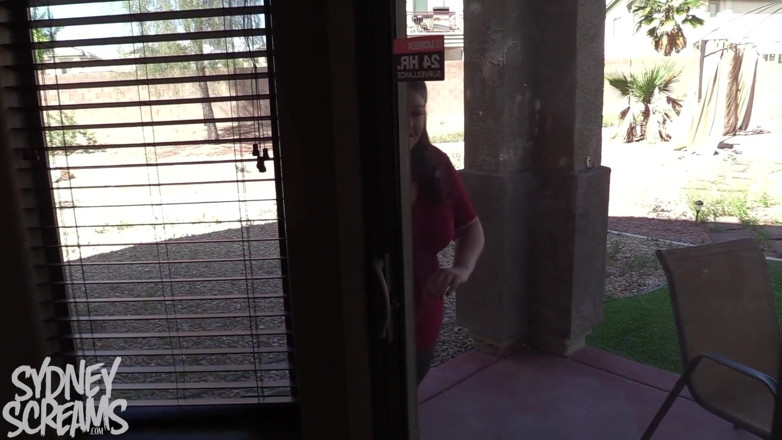 Sydney screams fetish: Fatty Gets Stuck in Door - Wmv