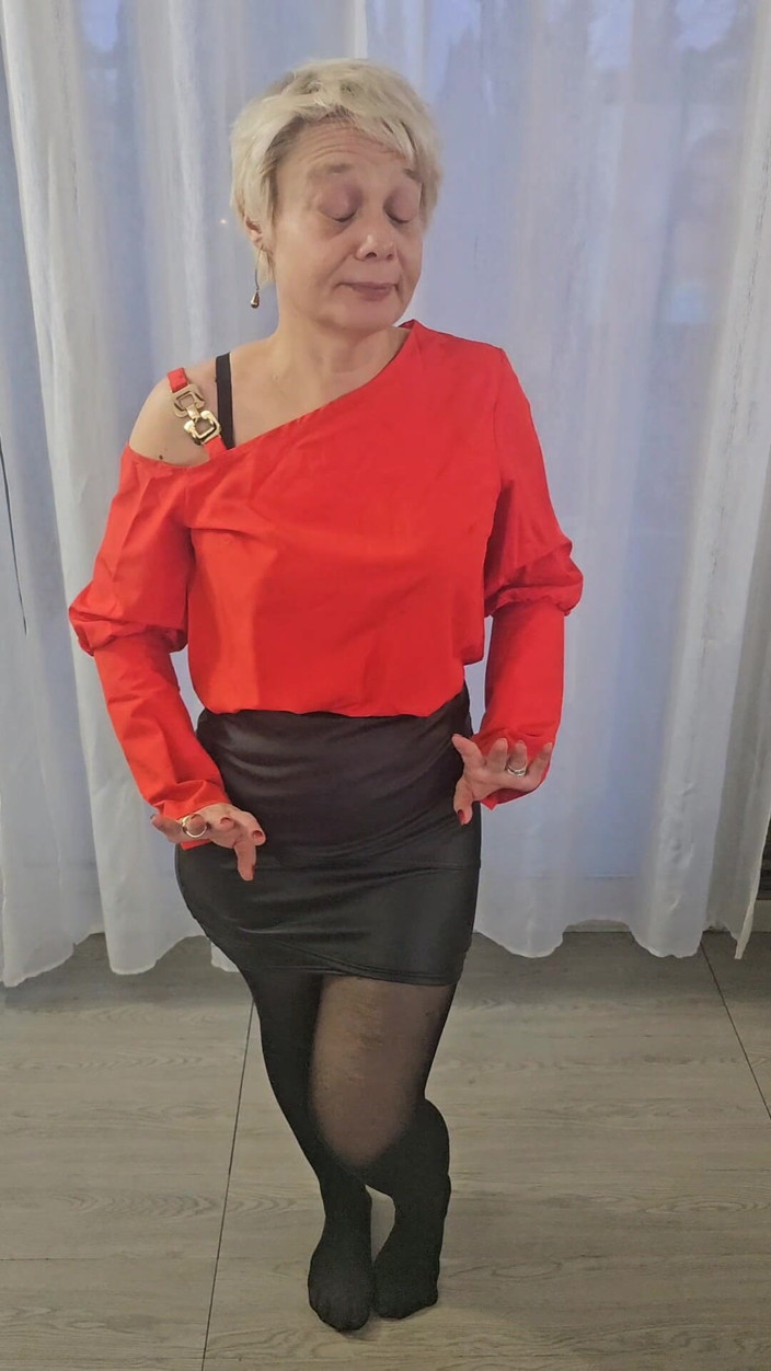Sofy13: Tiro Minha Saia De Couro E Meia-calça Para Mostrar Minha...