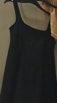 Brunetă sexy în vestiar