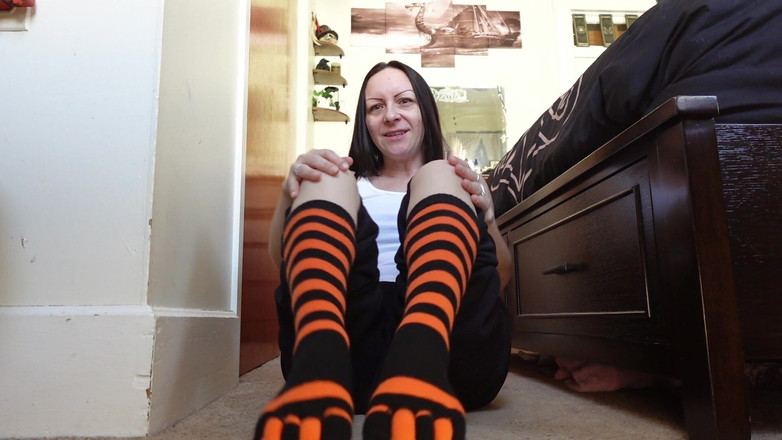 Raven Willow: 你以为我会很好，脚趾袜子挑逗