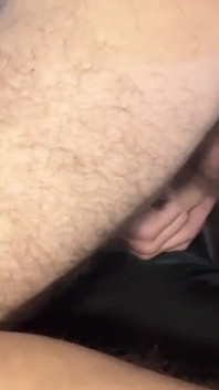 Táta kouří mladíka a dostane na něj sperma