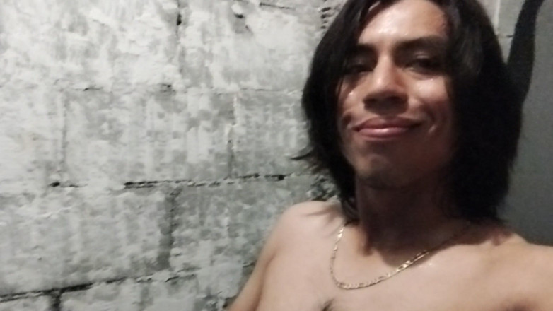 AlexAlejandro13: Hast du bemerkt, wie nackt ich im Badezimmer bin?
