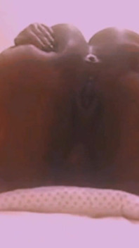 Ébano ssbbw abrindo bunda gorda bochechas e peidando Ébano SSBBW abrindo gorda bunda bochechas e peidando