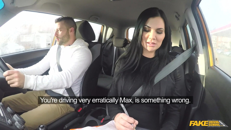 Fake Driving School: Фальшива автошкола - гаряча брюнетка жасмін Джей з великими цицьками показує Максу в машині і тягне його для сексу раком
