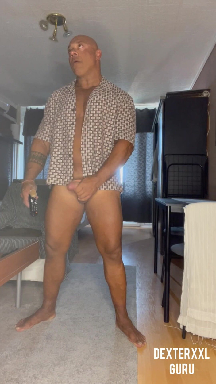 Mr. Guru: If You Like Me. Bisexual Bodybuilder Wank Solo