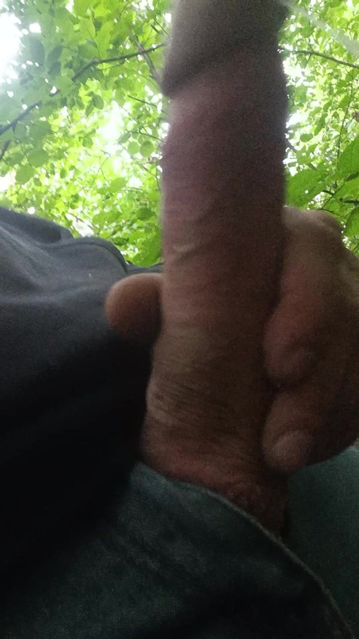 Chulio: Cumshot bij de bushalte