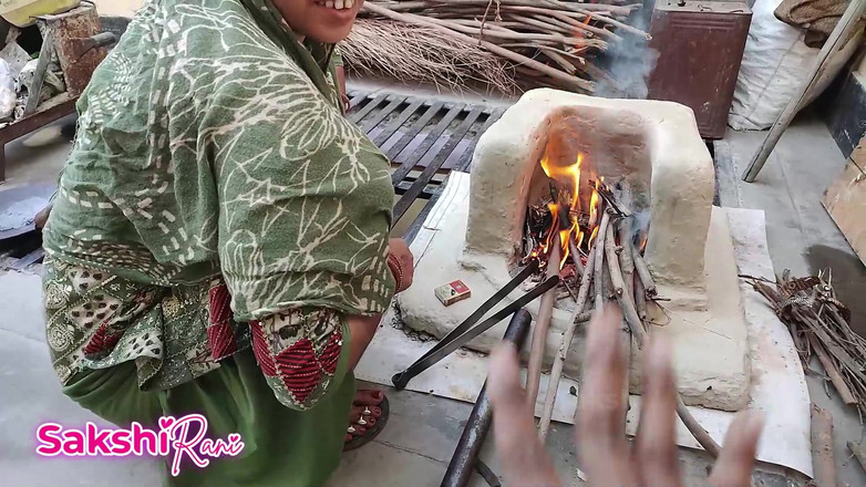 sakshi_raniii: 欲張りの妻デシ 地元の村の屋外セックスビデオ 金持ちの見知らぬ男が一夜限りのセックスを提案