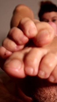 Point de vue du fétichisme de la masturbation aux pieds et de près !