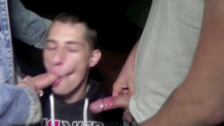 YOUNG FUCKED BY OLDER: Фабиена трахнули 2 папочки ночью в эксгиби-круизе