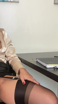 흑누나 비서의 팬티 사무실 애타게: 젖은 보지 정액 보기, 보스 모니카 제이드