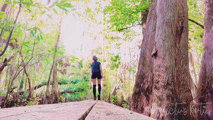 kactus kutie: 在桥上撒尿