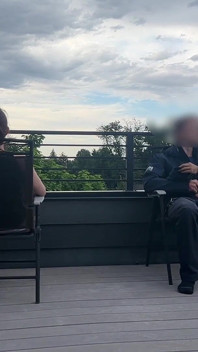 Expunere de pulă pe acoperiș cafenea aventură spermă înăuntru