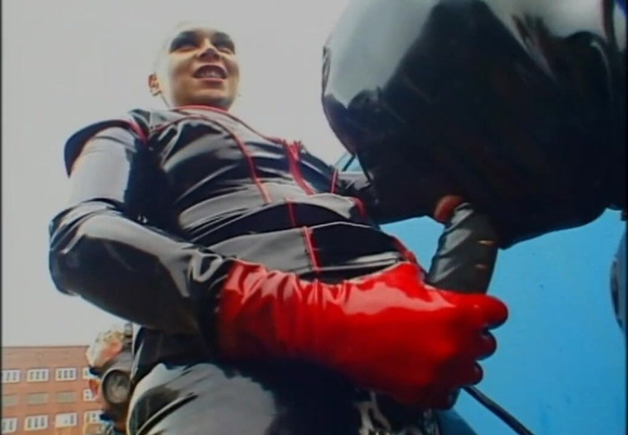 Absolute BDSM films - The original: Pussy licking in gas mask humiliating