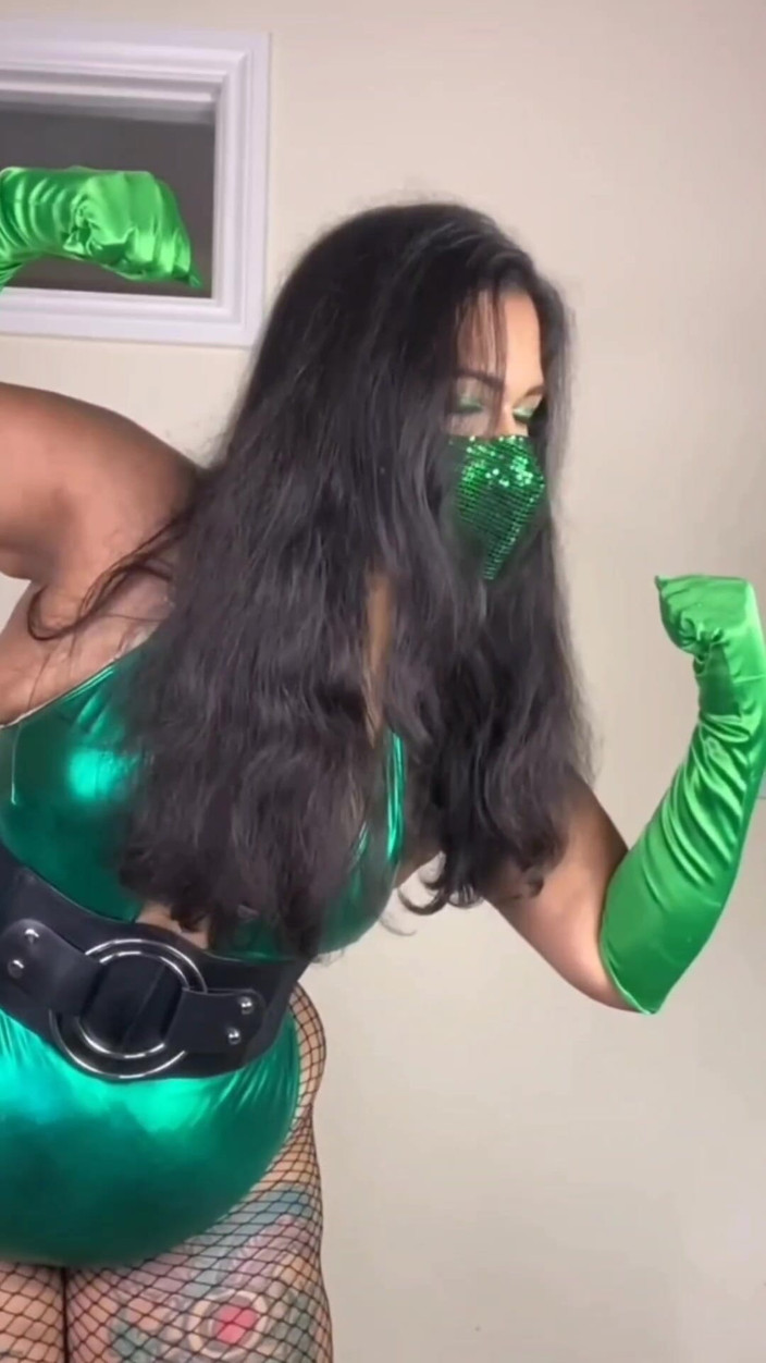 Zozonicoco: Cosplay Con Traje De Grandota Prueba Como Jade
